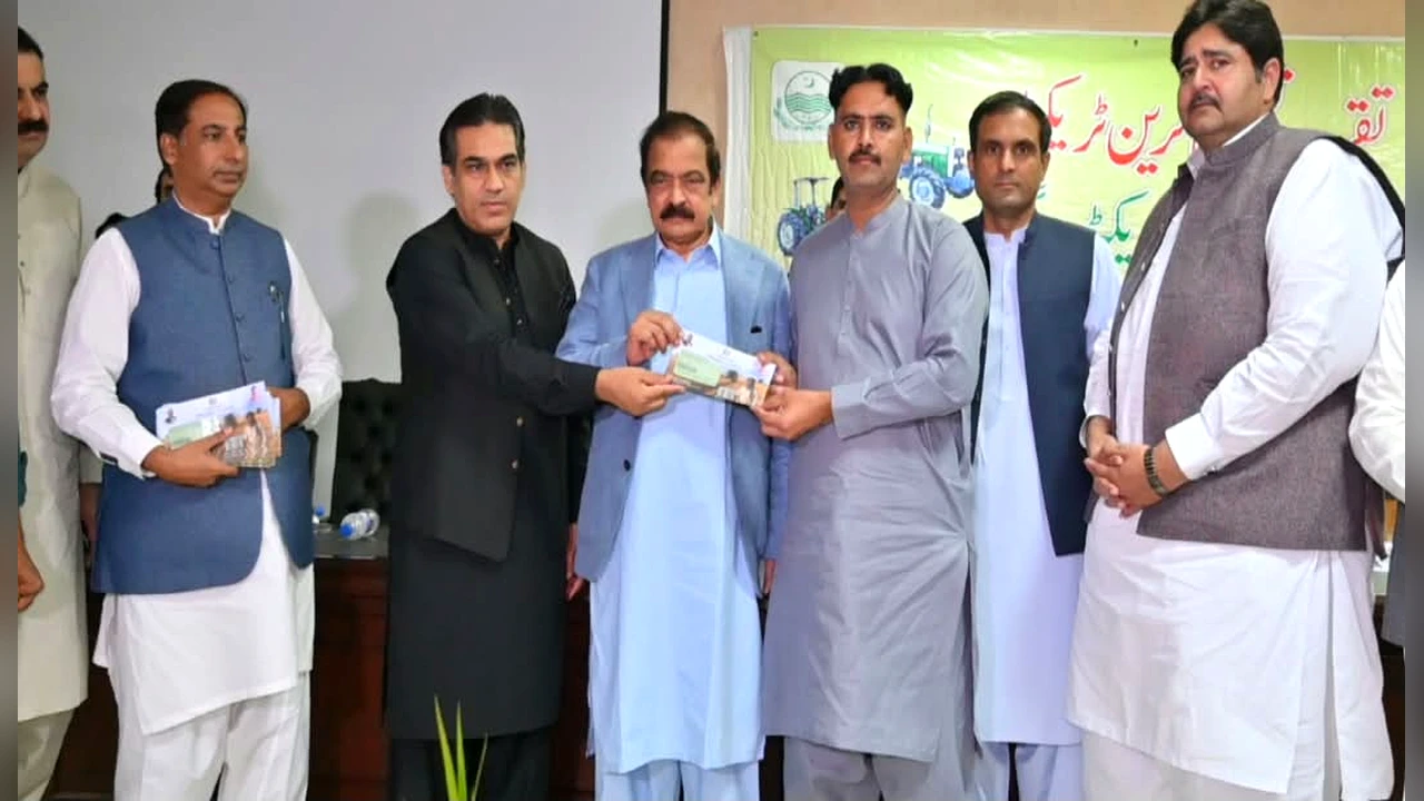 A farmer receives a pay order under the Apna Khet Apna Rozgar programme at Ayub Agricultural Research Institute, Faisalabad. A farmer receives a pay order under the Apna Khet Apna Rozgar programme at Ayub Agricultural Research Institute, Faisalabad.