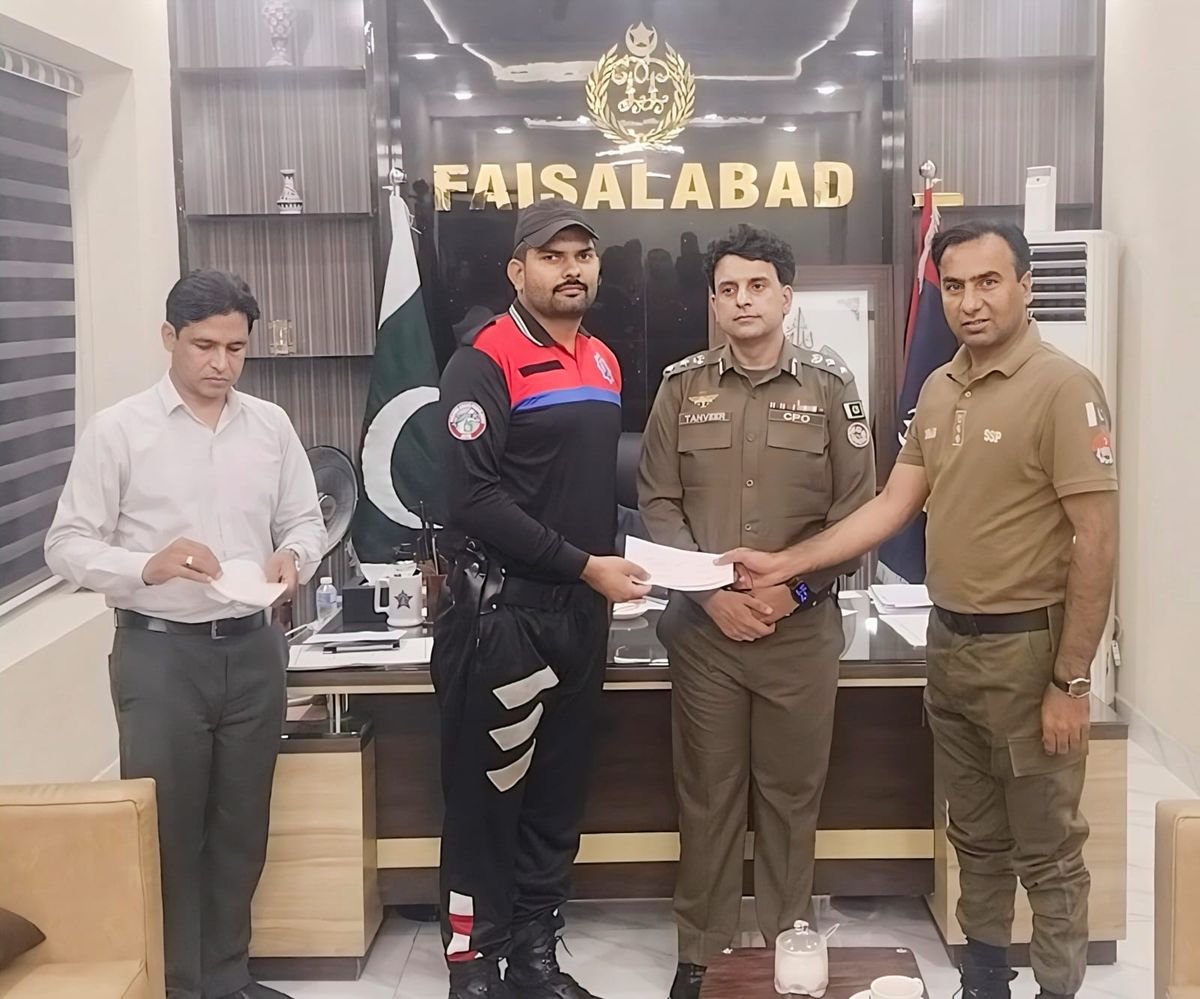 SSP Operations hands a certificate to a Dolphin Force member
