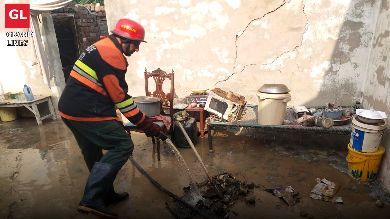 Kitchen fire in Chak 238 GB Jaranwala controlled by Rescue 1122