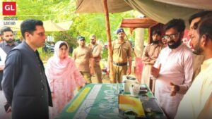 Commissioner Dr Imran Hamid Sheikh talks to applicants at the Arazi Record Centre Toba Tek Singh