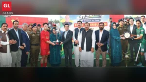 Pakistan junior hockey team receives trophy after beating China in Gojra.