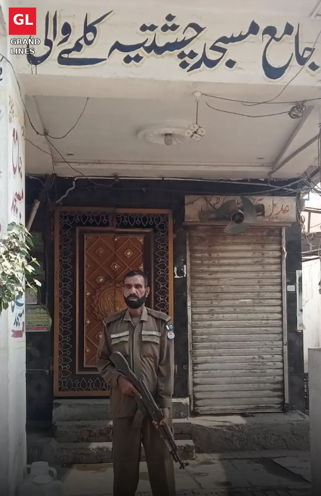 Police personnel deployed outside mosques in Faisalabad for Friday prayer security.