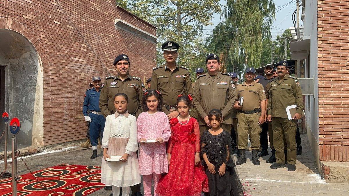RPO Faisalabad with DPO Jhang Sajid Hussain and SP Investigation Rehman Qadir during the Jhang visit