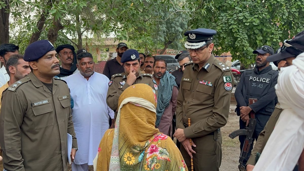 RPO Faisalabad listens to a complainant during his surprise visit to Mochiwala police station