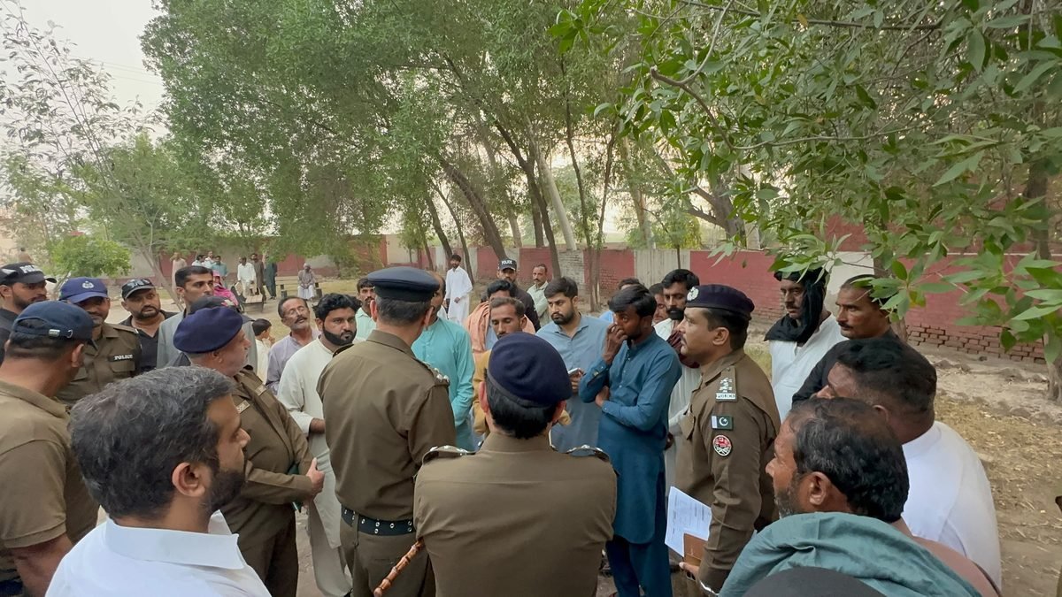 RPO Faisalabad meets complainants at Mochiwala police station