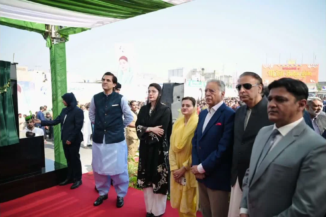 Mandi Bahauddin inauguration: Chief Minister at project unveiling ceremony. Mandi Bahauddin inauguration: Chief Minister at project unveiling ceremony.