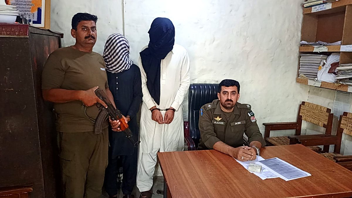 Arrested suspects with police officials in Faisalabad