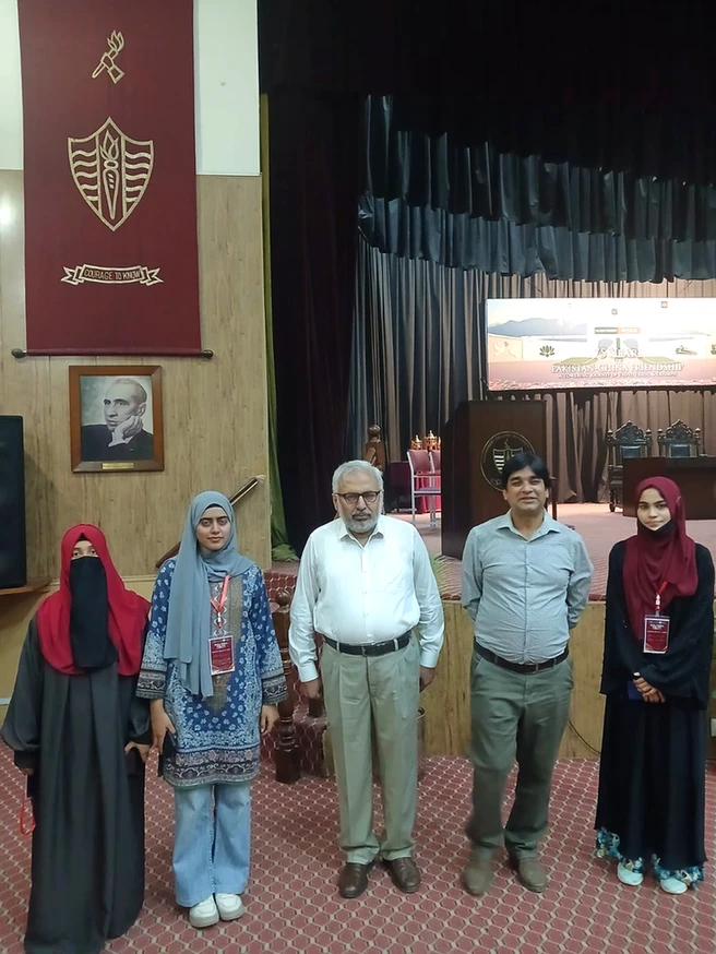 GCUF quiz winners pose with officials after Lahore victory. GCUF quiz winners pose with officials after Lahore victory.