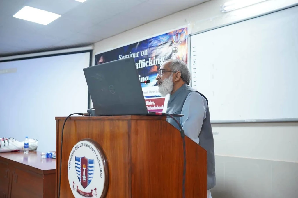 Speaker addresses students at GCUF trafficking awareness session Faisalabad Speaker addresses students at GCUF trafficking awareness session Faisalabad