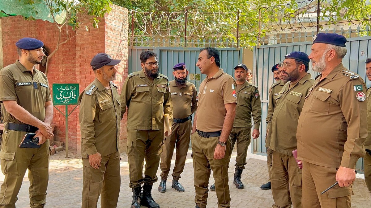 SSP Operations Imran Ahmad Malik receives a briefing at the judicial lockup gate during his visit to the sessions court in Faisalabad.