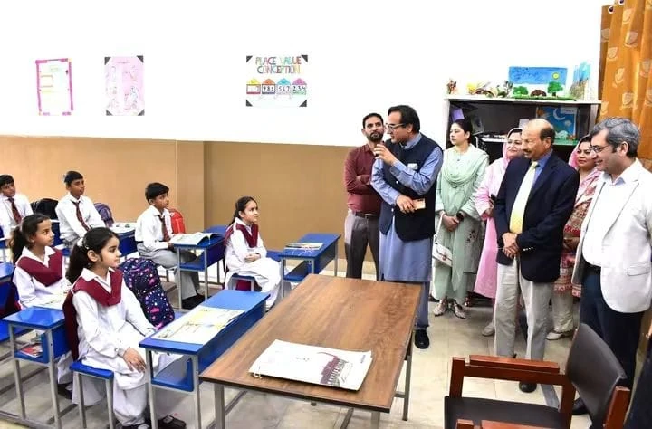 The vice chancellor and officials observe a class