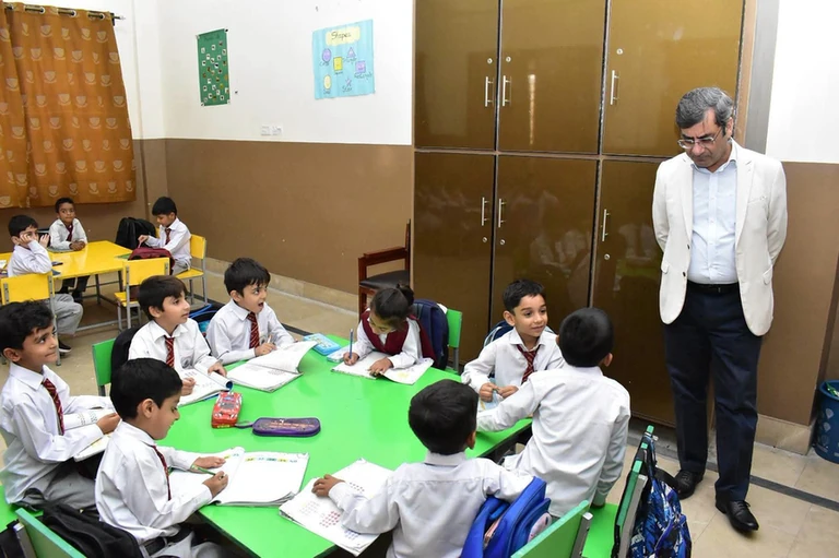 The vice chancellor observes a class at the University Model School