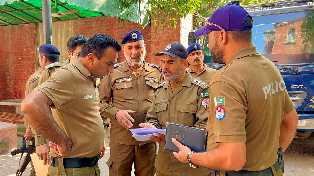 SSP court security Faisalabad: SSP discusses arrangements with officers