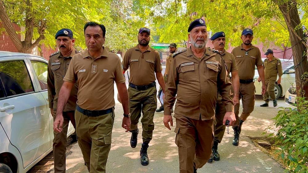 SSP court security Faisalabad: SSP walks through the courts complex