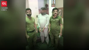 Police present a handcuffed suspect arrested in the Jhang Bazar Wasa officer threat case.
