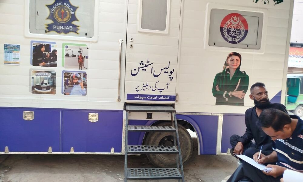 Mobile Police Station side view Traffic Police Punjab