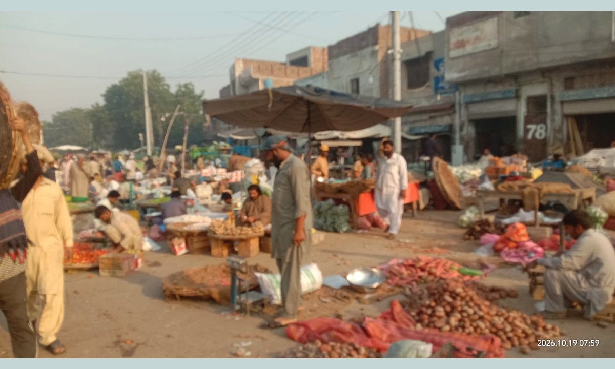 Street vendors Sabzi Mandi Faisalabad Street vendors Sabzi Mandi Faisalabad