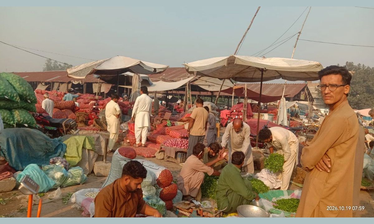 Faisalabad Sabzi Mandi morning Faisalabad Sabzi Mandi morning